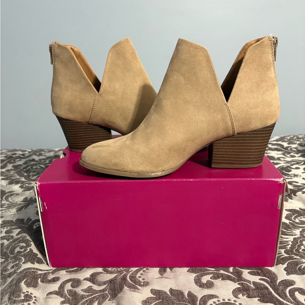 NWOT - SO Tan Ankle Boots